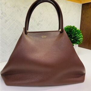 Max Mara Genuine Pebble Leather. 2 interior pockets.